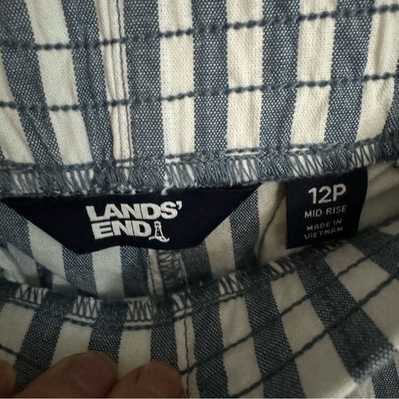 Lands End Mid Rise Pull On Casual Shorts - Picture 5 of 7